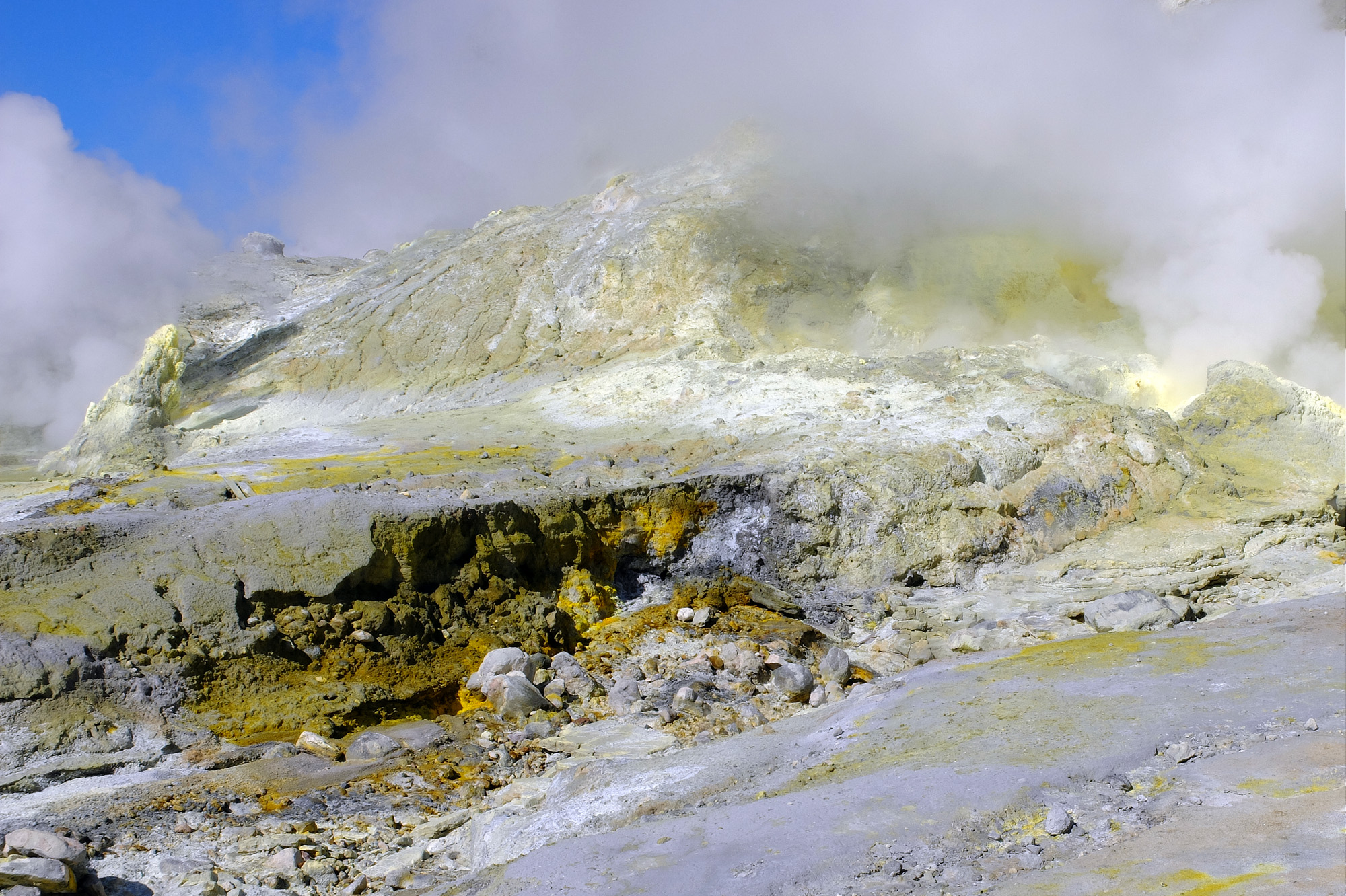 pic de souffre white island