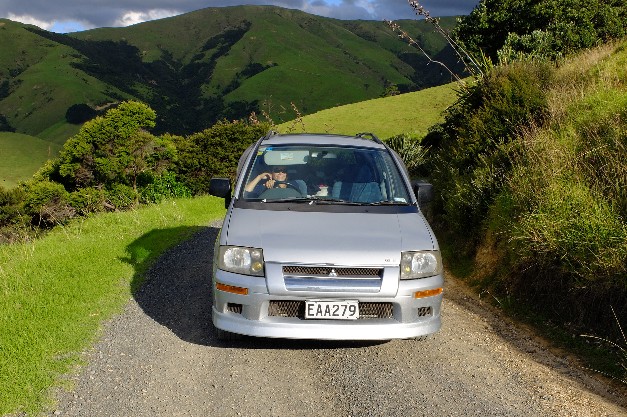 voiture gravel road