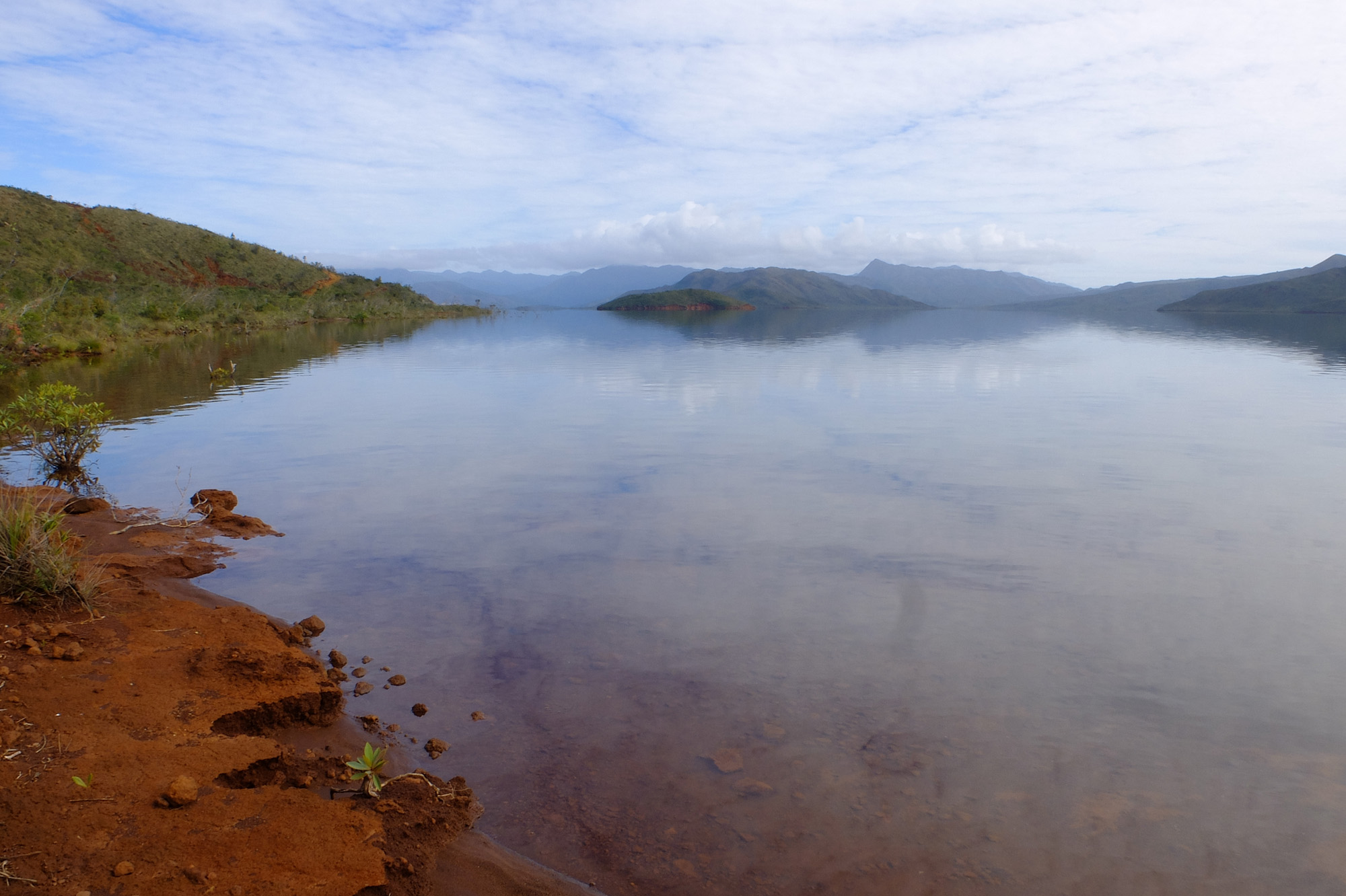 lac yaté terre rouge