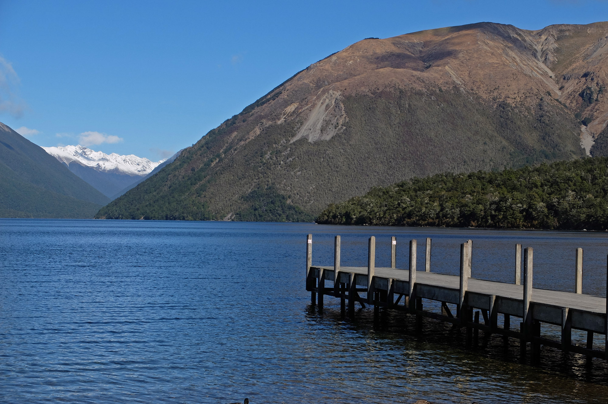 lake Rotoiti montagnes