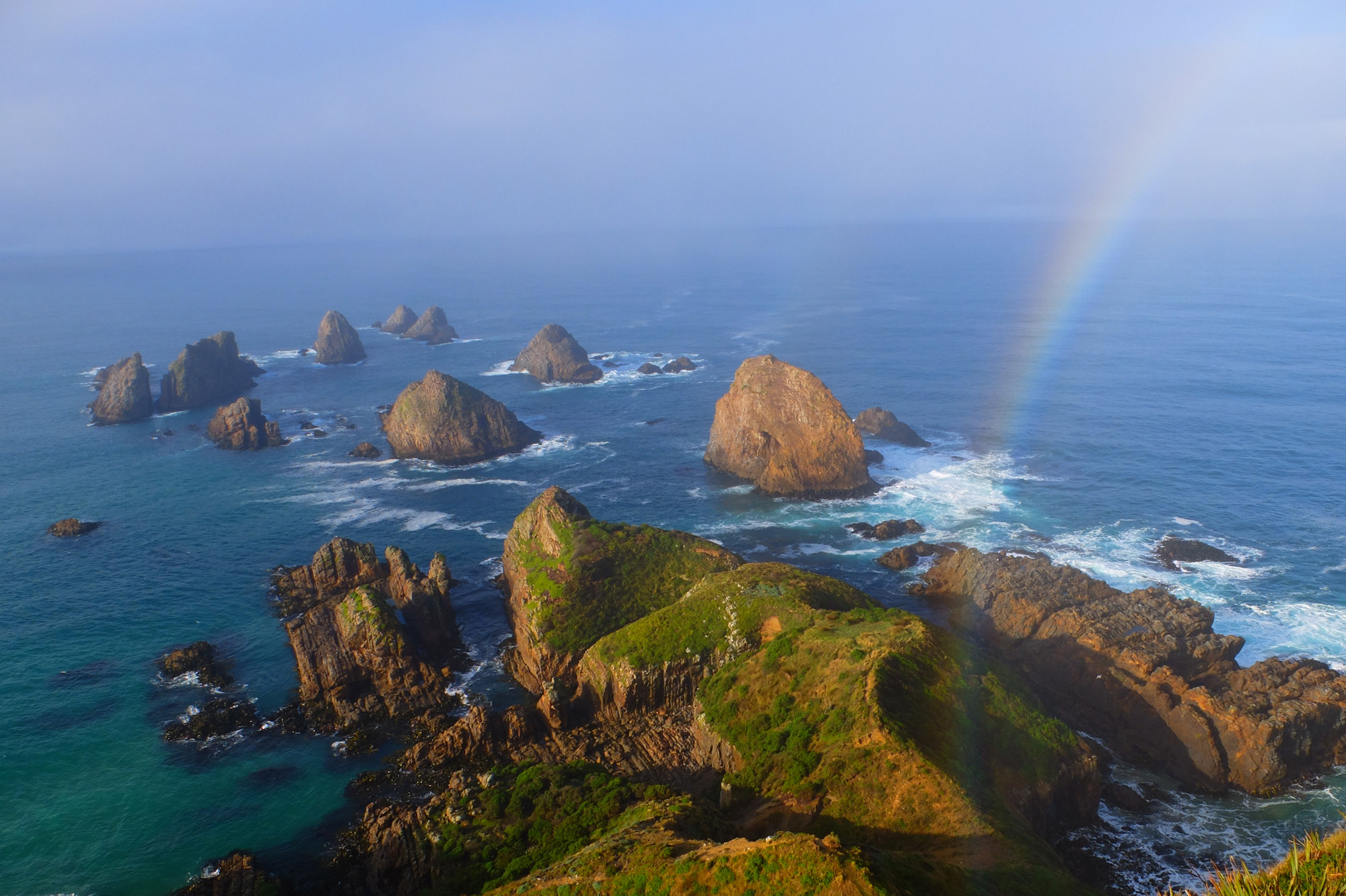 nugget point arc en ciel océan rochers